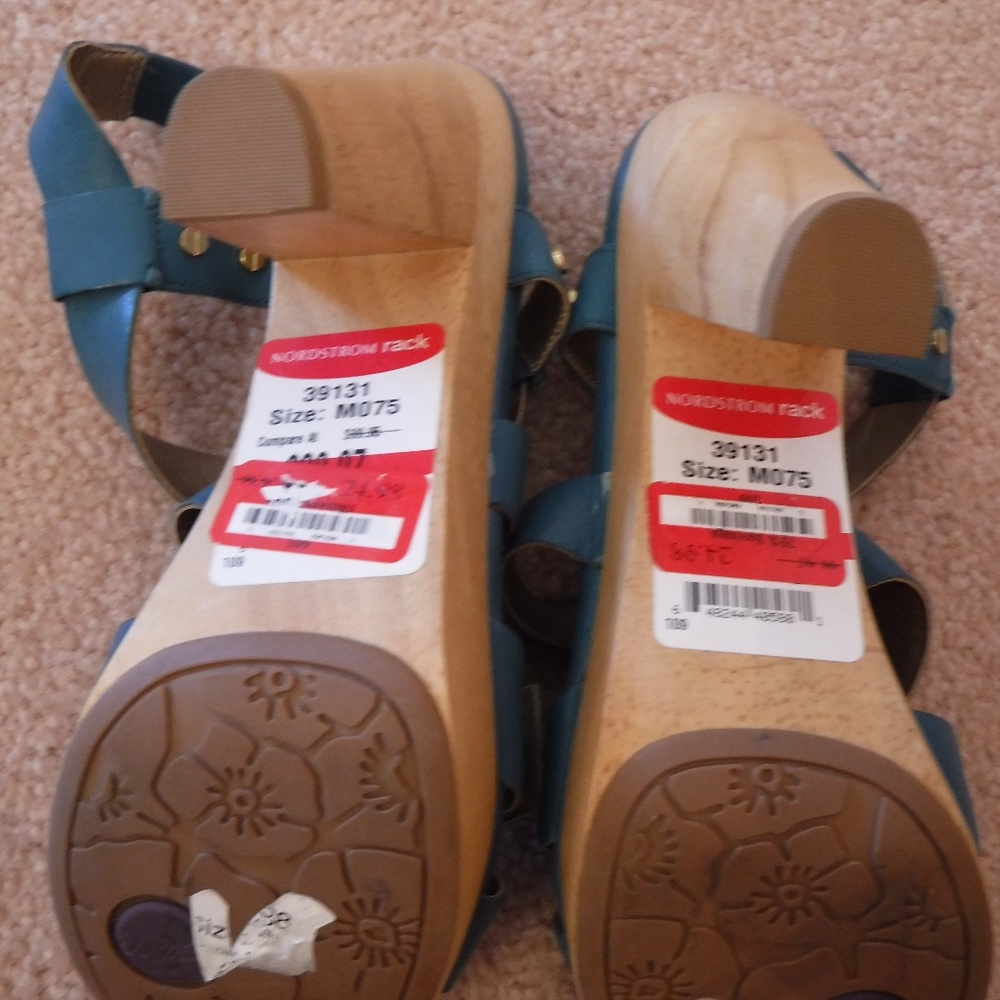 Me Too Wedges - Picture 6 of 6